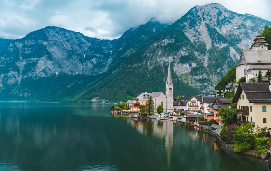 View of Hallstatt in spring - &copy; Shutterstock