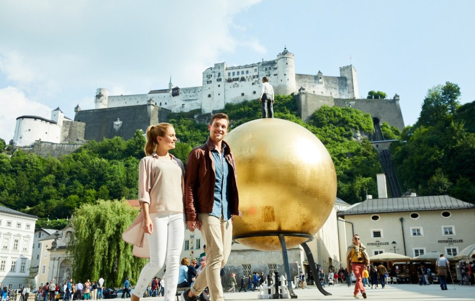 View to the fortress Hohen Salzburg from Kapitel place - &copy; Tourismus Salzburg GmbH