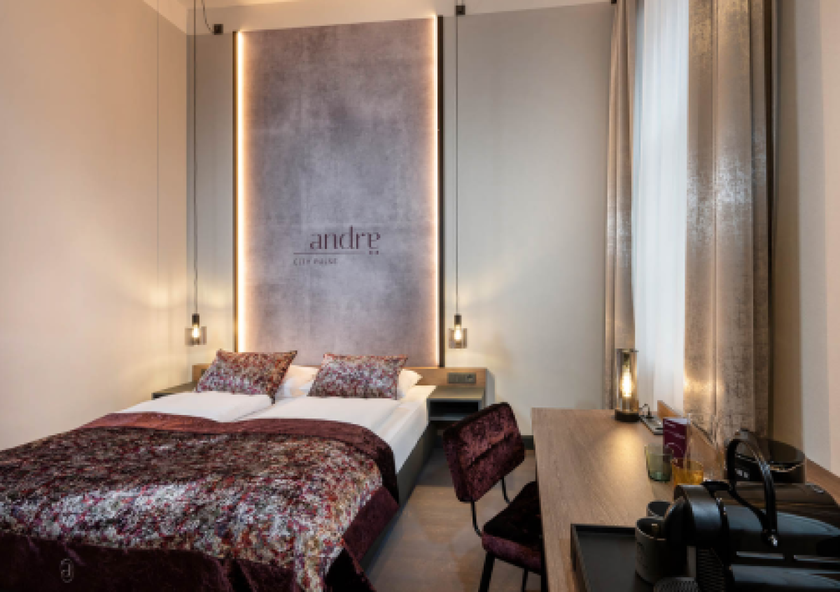 Classic room with city view at HOTEL andr&auml;